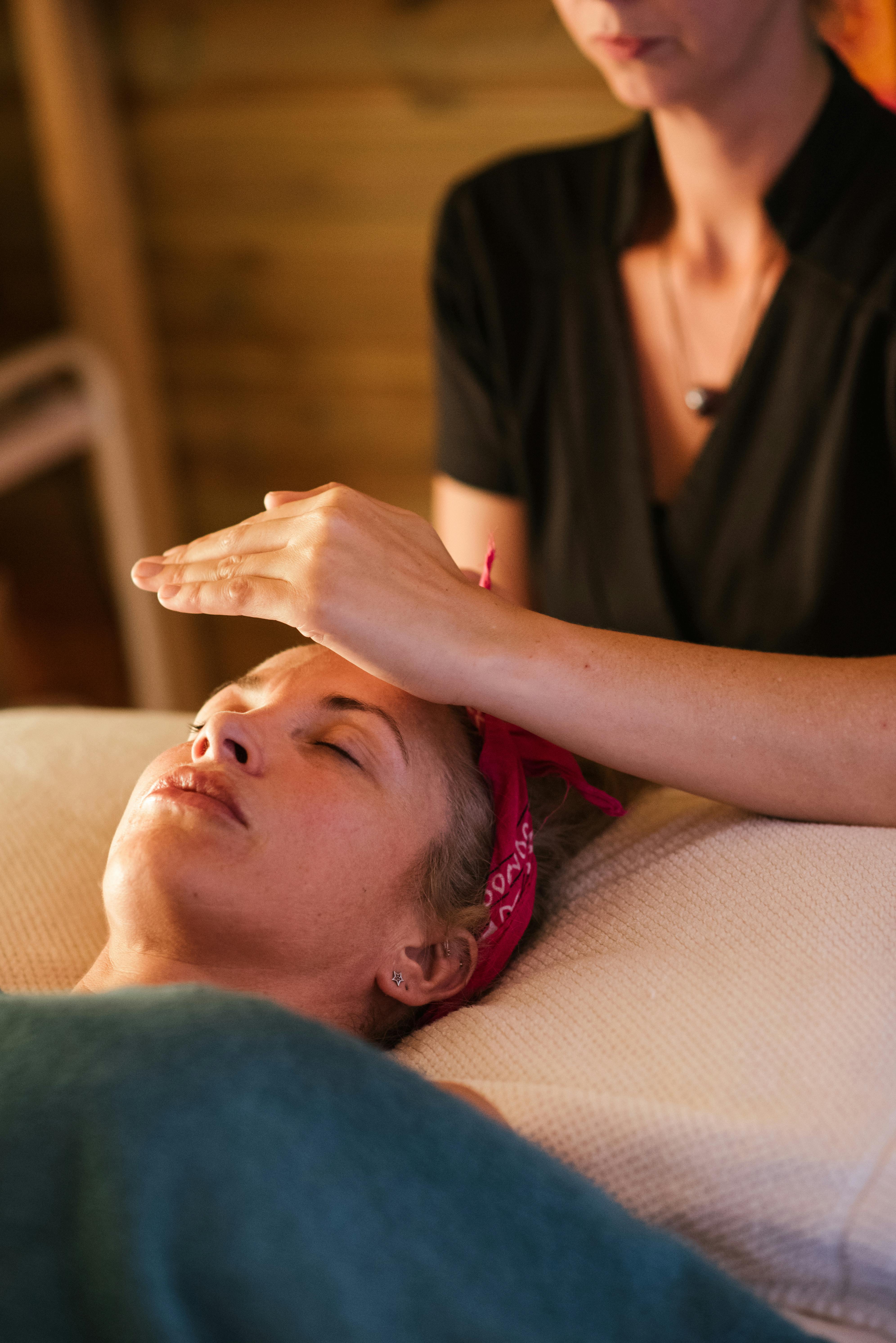 Reiki energy healing session - gentle hands-on healing therapy